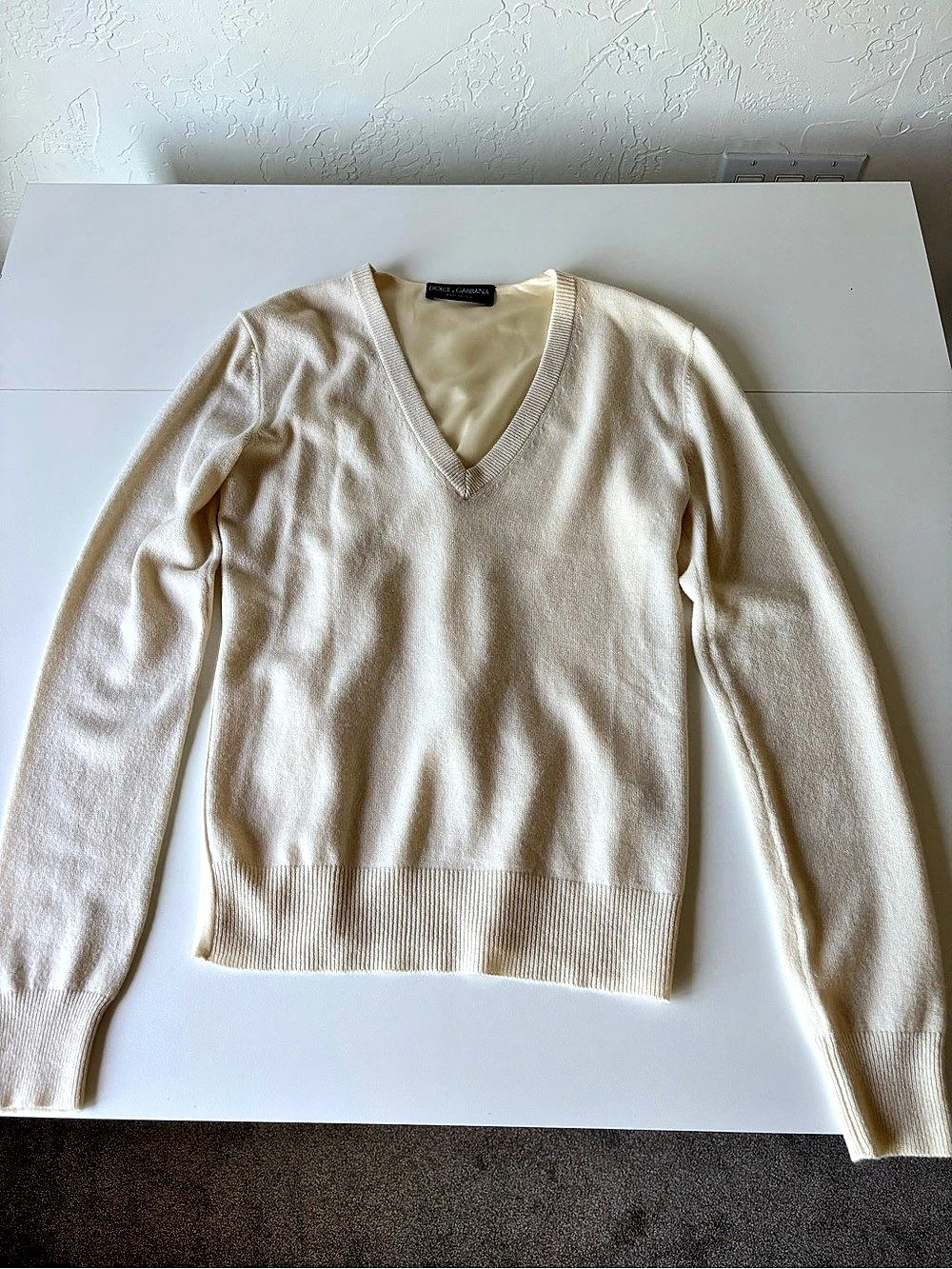 Dolce & Gabbana Cashmere Silk V-Neck Sweater in Cream Size Small